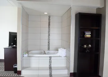 Holiday Inn Express & Suites Geneva Finger Lakes by IHG hotel thumbnail 5