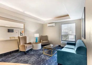 Comfort Inn & Suites Saint Louis Lafayette Square hotel thumbnail 3