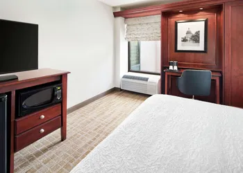 Hampton Inn Austin North @ I - 35 & Hwy 183 hotel thumbnail 4