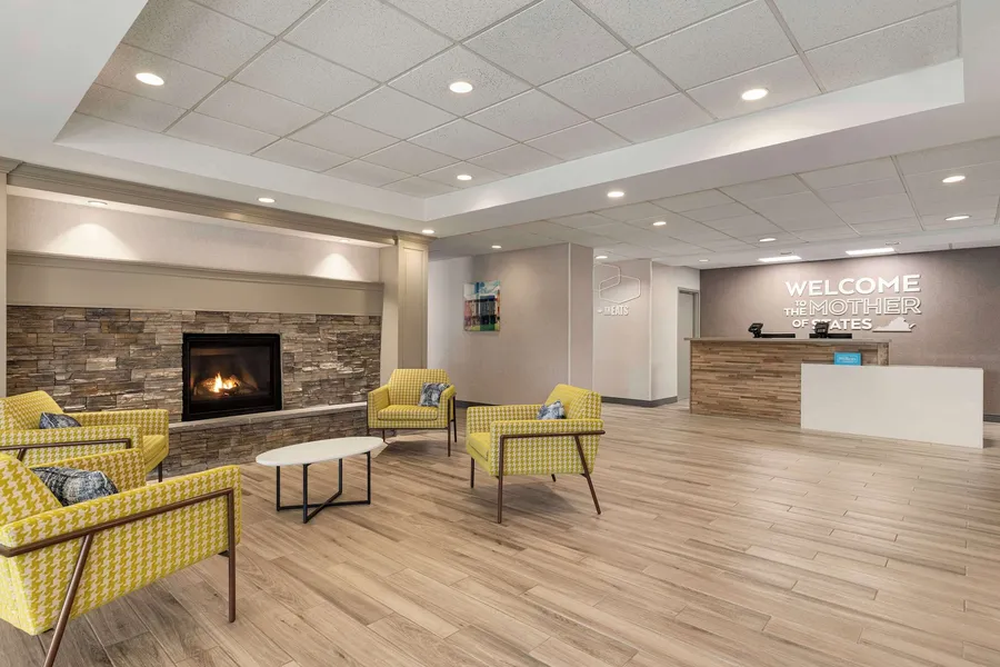 Hampton Inn Waynesboro/Stuarts Draft hotel detail image 2