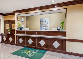 Comfort Inn & Suites hotel thumbnail 2