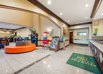 Comfort Inn & Suites hotel thumbnail 3