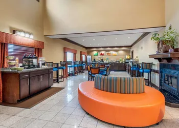 Comfort Inn & Suites hotel thumbnail 4
