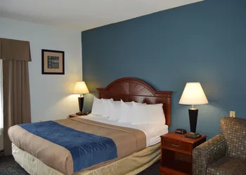 Comfort Inn & Suites hotel thumbnail 8