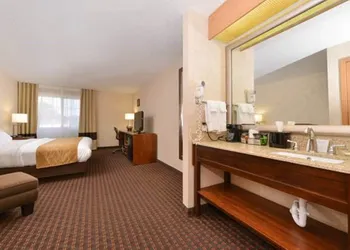 Comfort Inn & Suites Riverview near Davenport and I-80 hotel thumbnail 6