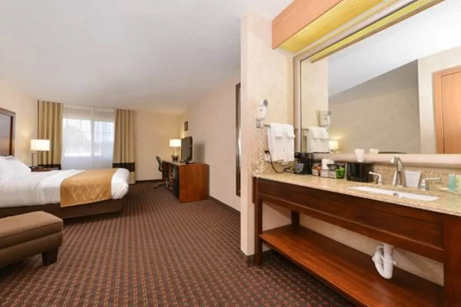 Comfort Inn & Suites Riverview near Davenport and I-80 hotel detail image 6
