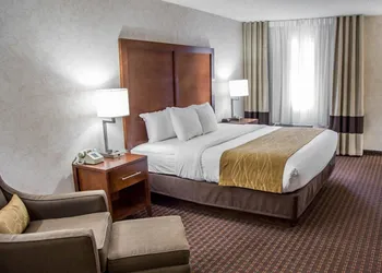 Comfort Inn & Suites Riverview near Davenport and I-80 hotel thumbnail 7
