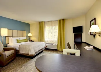 Candlewood Suites Raleigh Crabtree by IHG hotel thumbnail 7