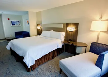 Holiday Inn Express Hotel and Suites St. Charles by IHG hotel thumbnail 8