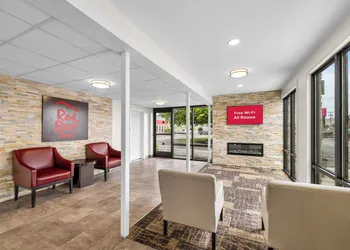 Red Roof Inn Niagara Falls hotel thumbnail 2