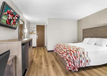 Red Roof Inn Niagara Falls hotel thumbnail 5