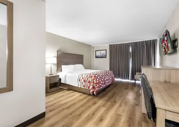 Red Roof Inn Niagara Falls hotel thumbnail 6