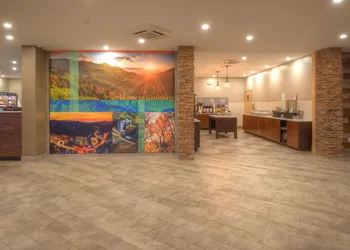 Clarion Pointe Downtown Gatlinburg hotel thumbnail 3