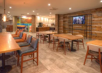 Clarion Pointe Downtown Gatlinburg hotel thumbnail 6