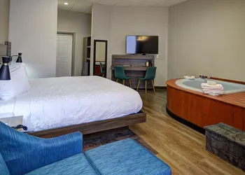 Clarion Pointe Downtown Gatlinburg hotel thumbnail 7