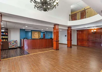 Comfort Suites Atlanta Airport hotel thumbnail 3