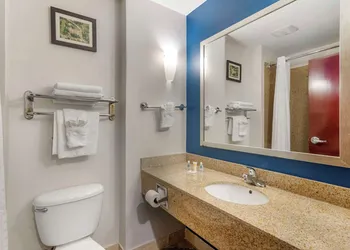 Comfort Suites Atlanta Airport hotel thumbnail 4