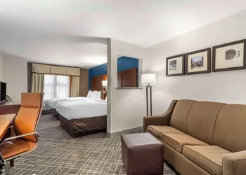 Comfort Suites Atlanta Airport hotel thumbnail 5