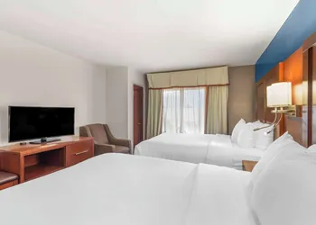Comfort Suites Atlanta Airport hotel thumbnail 7