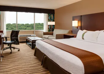 Holiday Inn & Suites Overland Park West by IHG hotel thumbnail 2