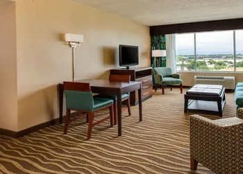 Holiday Inn & Suites Overland Park West by IHG hotel thumbnail 5