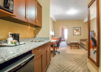 Comfort Inn & Suites hotel thumbnail 6