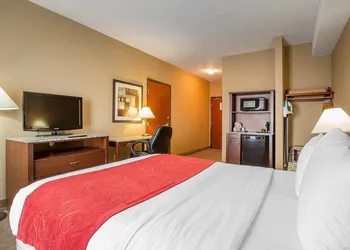 Comfort Inn & Suites hotel thumbnail 7