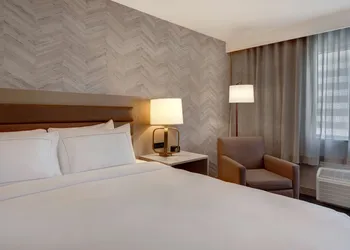 DoubleTree by Hilton LAX - El Segundo hotel thumbnail 4