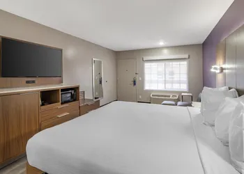 Best Western Airport Plaza Hotel – LAX Airport LA Stadium hotel thumbnail 6