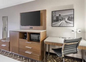 Best Western Airport Plaza Hotel – LAX Airport LA Stadium hotel thumbnail 7