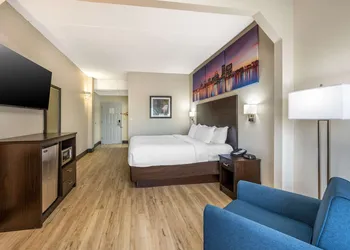 Clarion Pointe Louisville East hotel thumbnail 4