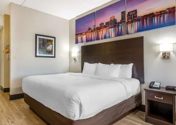 Clarion Pointe Louisville East hotel thumbnail 6
