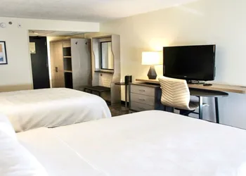 Holiday Inn Hotel & Suites Overland Park - Convention Center by IHG hotel thumbnail 2