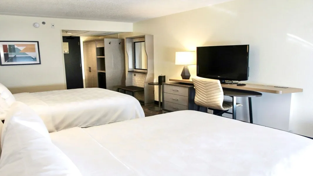 Holiday Inn Hotel & Suites Overland Park - Convention Center by IHG hotel detail image 2