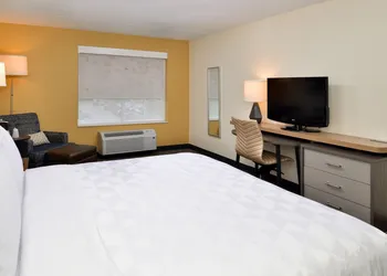 Holiday Inn Hotel & Suites Overland Park - Convention Center by IHG hotel thumbnail 4