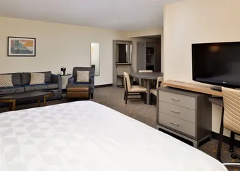 Holiday Inn Hotel & Suites Overland Park - Convention Center by IHG hotel thumbnail 5