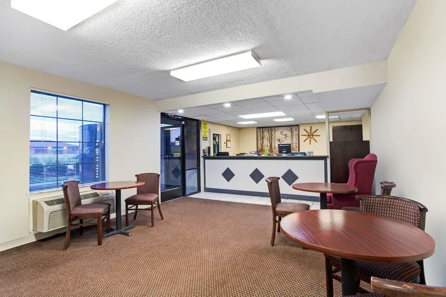 Super 8 by Wyndham Clarksville East hotel detail image 2