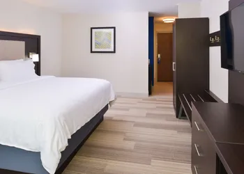 Holiday Inn Express & Suites Shreveport - Downtown by IHG hotel thumbnail 7