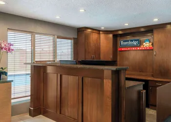Travelodge by Wyndham Calgary South hotel thumbnail 3
