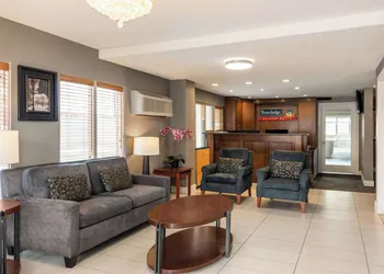 Travelodge by Wyndham Calgary South hotel thumbnail 5