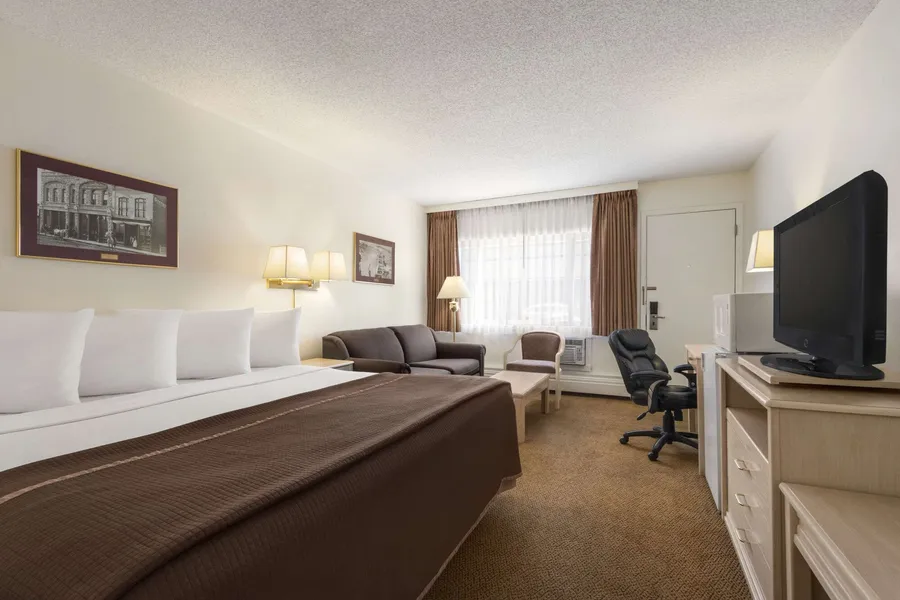 Travelodge by Wyndham Calgary South hotel detail image 6