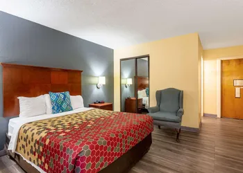 Econo Lodge Gallup West hotel thumbnail 6