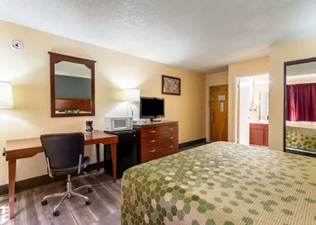 Econo Lodge Gallup West hotel thumbnail 8