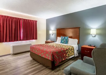 Econo Lodge Gallup West hotel thumbnail 5
