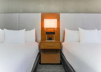 DoubleTree by Hilton Atlanta Airport hotel thumbnail 5