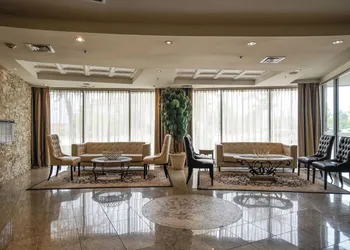 Monte Carlo Inn Airport Suites hotel thumbnail 7