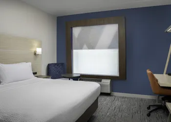 Holiday Inn Express & Suites Pittsburgh North Shore by IHG hotel thumbnail 5