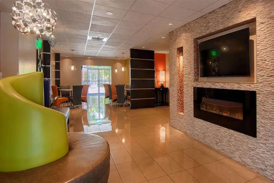 Days Inn & Suites by Wyndham Bonita Springs North Naples hotel detail image 2