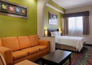 Days Inn & Suites by Wyndham Bonita Springs North Naples hotel thumbnail 5