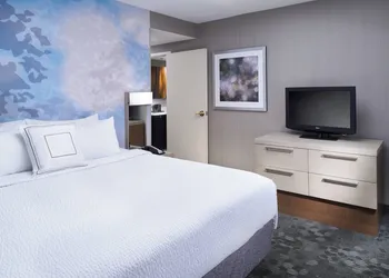 Courtyard by Marriott Cleveland Airport North hotel thumbnail 4